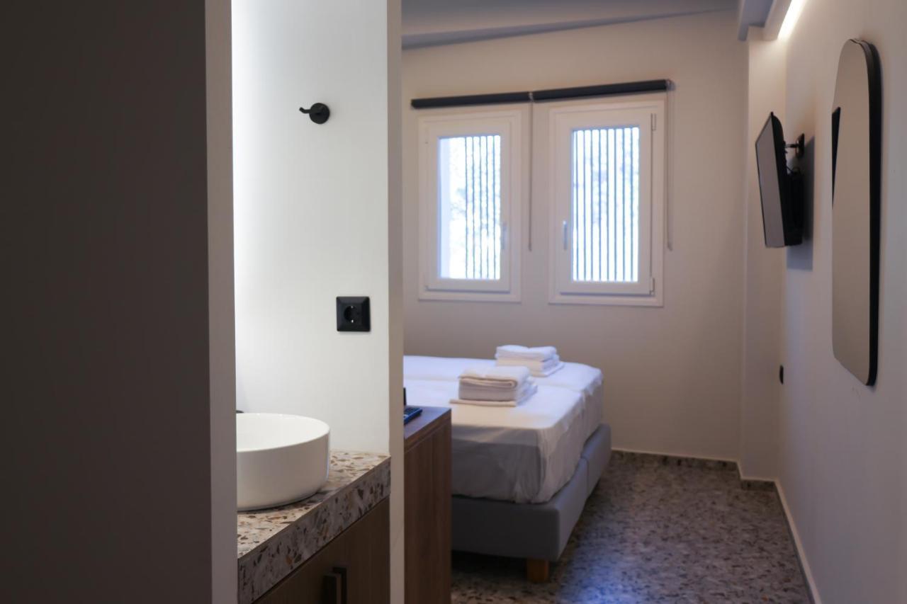 Uphill Unique Boutique Suites Skiathos-stad Buitenkant foto