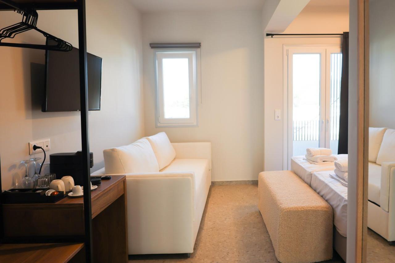 Uphill Unique Boutique Suites Skiathos-stad Buitenkant foto