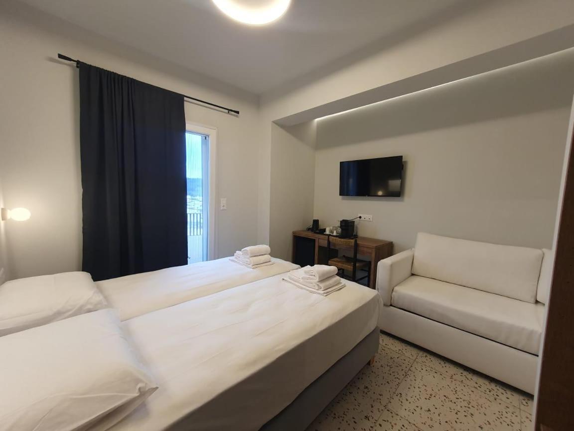Uphill Unique Boutique Suites Skiathos-stad Buitenkant foto