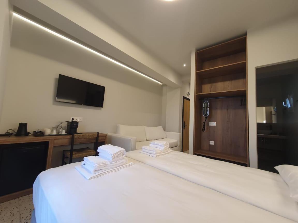 Uphill Unique Boutique Suites Skiathos-stad Buitenkant foto