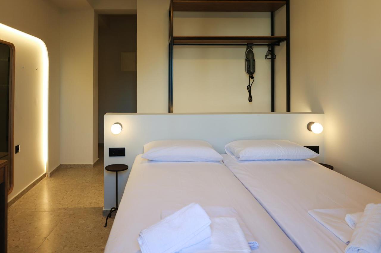 Uphill Unique Boutique Suites Skiathos-stad Buitenkant foto