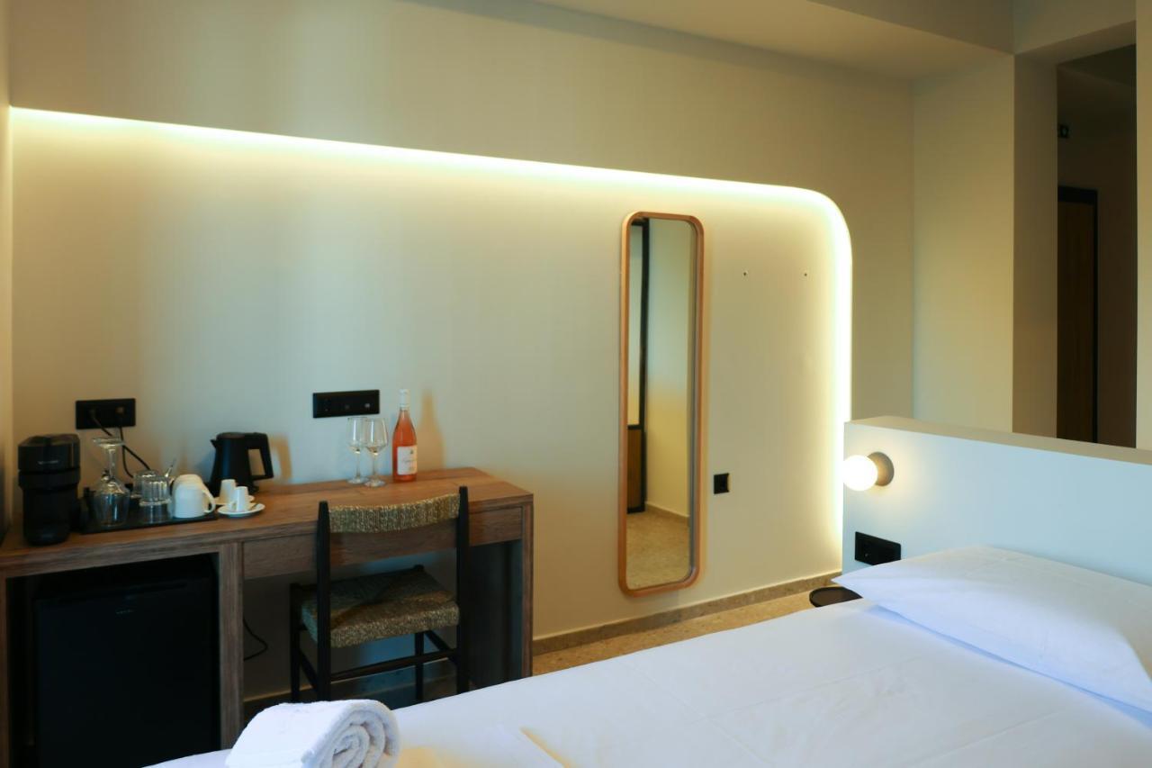 Uphill Unique Boutique Suites Skiathos-stad Buitenkant foto